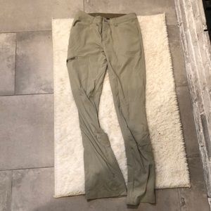 Patagonia size 2 kaki pants